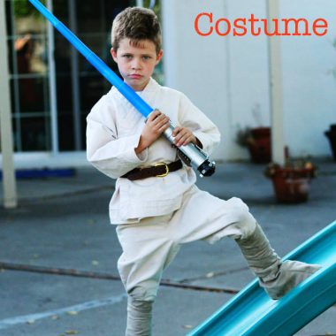 Make a Luke Skywalker costume at home, you can even use items from the store or thrift store!