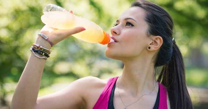 pregnant woman drinking gatorade